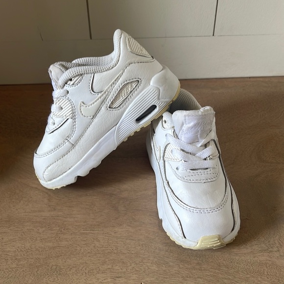 Nike Other - EUC NIKE AIR MAX White Sneakers Size 6C